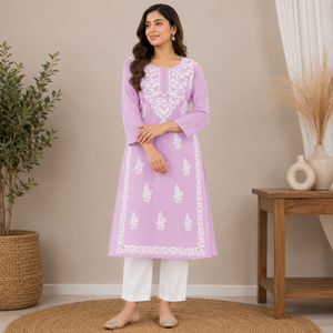 Kurti Recto Lilac con Bordado a Mano Lucknowi Chikankari, Túnica Étnica de Algodón Simple y Elegante, Top Color Lavanda Claro para Mujer - Product Image 1