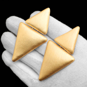 Boucles d'oreilles géométriques triangulaires plaquées or mat, bijoux minimalistes à la mode pour femmes - Bijoux plaqués or mat - Cadeau pour elle - Product Image 3
