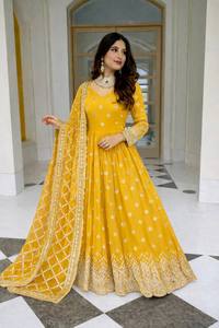 Robe Anarkali brodée jaune à manches longues, longueur ras du sol, avec dupatta, tenue de mariage traditionnelle indienne et pakistanaise - Product Image 3
