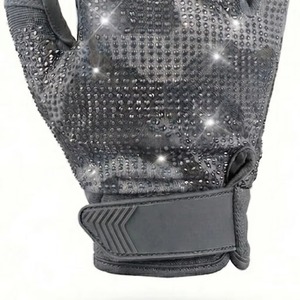Gants de football américain Premium à adhérence optimale, avec logo personnalisé, design en strass, tissu respirant, sangle de poignet réglable, motif camouflage pour hommes - Product Image 4