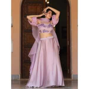 ชุดเลเฮนกาโชลีผ้าซาตินลายลาเวนเดอร์ ไซส์ XS สำหรับผู้หญิง ดีไซน์หรูหรา เป็นมิตรกับสิ่งแวดล้อม เหมาะสำหรับฤดูใบไม้ผลิ/ฤดูร้อน งานดิวาลี/งานแต่งงาน - Product Image 6