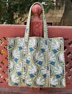 Sac fourre-tout matelassé en coton à imprimé floral fait main |   Sac de marché écologique - Product Image 2