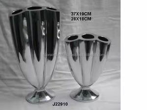 แจกันอลูมิเนียมหล่อแบบวางบนโต๊ะแจกันดอกไม้แบบเปิดครึ่งรอบพร้อมกระจกขัดเงามีวางจำหน่ายในงานเสร็จโดยอุตสาหกรรม azora - Product Image 3