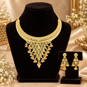 Conjunto de collar de latón y cobre con baño de oro de 24 quilates con motivo de corazón, joyería llamativa para bodas y fiestas tradicionales indias, con pendientes a juego. - Product Image 1