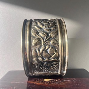 Maceta Premium Dorada Grabada para Interiores y Exteriores, Perfecta para Decoración del Hogar, Eventos y Exhibición en Jardines, Venta al por Mayor desde India - Product Image 2