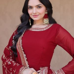 Salwar Kameez Royal Export Premium en Faux Georgette Lourd, avec Broderie Zari et Paillettes Effet Fleurissant, et Dupatta à Bordure en Dentelle de Créateur - Product Image 2
