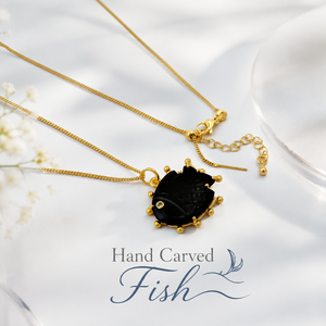 Collar con Colgante de Pez de Ónix Negro, Amuleto de Pez Tallado a Mano, Cadena de Latón Chapada en Oro de 18k, Joyería de Piedras Preciosas para Mujer, Regalo - Product Image 1