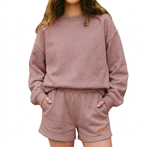 Conjunto de Top de Cuello Alto y Pantalones Cortos hasta la Rodilla para Mujer, Invierno, Color Sólido, Cálido, Cómodo, Corte Relajado, Elegante, Ropa Moderna para Uso Diario - Product Image 1