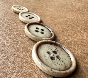 Botones de Cuerno de Búfalo Natural Hechos a Mano, Redondos, Color Personalizado, de Alta Gama, Ecológicos, con Acabado Desgastado, Accesorios para Ropa - Product Image 1