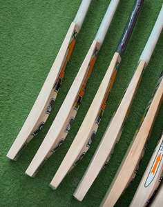 Bate de Críquet Ligero Ihsan Sports Serie Clásica Edición Kings, Madera de Sauce Inglesa, con Funda Protectora y Lámina Antideslizante para Mayor Agarre - Product Image 5