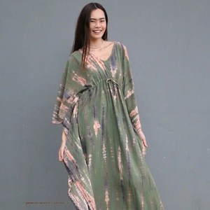 Robe de soirée longue en soie 100% à col en V et manches longues, grande taille, pour l'été, tenue de plage, caftan vert pleine longueur - Product Image 1