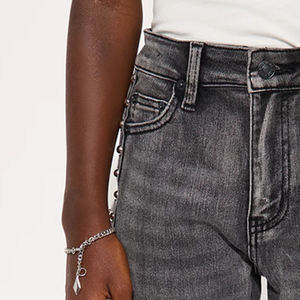 Jeans de mezclilla cómodos para niños, mezcla de algodón, efecto lavado, con cierre de botón y bolsillos laterales, precio económico para compradores - Product Image 2