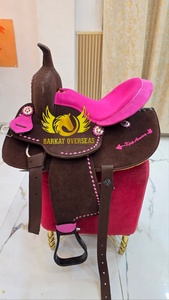 Selle de spectacle western en cuir rose vif avec logo personnalisé, surpiqûres robustes, portable, pour la course de barils, avec arceau en fibre - Product Image 2