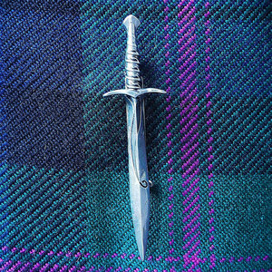 Épée du Seigneur des Anneaux, épingle à kilt faite à la main, accessoire de mariage fantastique, accessoires décoratifs traditionnels irlandais - Product Image 1