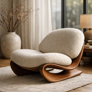 Fauteuil d'appoint luxueux en teck artisanal avec des courbes organiques élégantes et un assise texturée ultra-douce pour un intérieur sophistiqué - Product Image 1