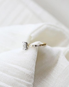 Anillo de Diamante Cultivado en Laboratorio con Corte Esmeralda Vintage de 1.75 CT, Oro de 14K en Dos Tonos, Engaste de Barra, Hombros con Corte Baguette, Anillo de Novia - Product Image 6