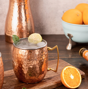 Taza Moscow Mule de cobre martillado a mano con asa de latón dorado, taza metálica para adultos, regalo para fiestas - Product Image 1