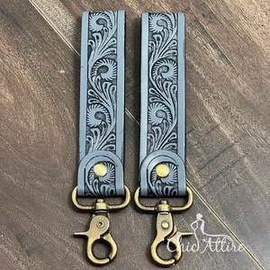 Porte-clés en cuir véritable entièrement travaillé, style western floral, fait main, avec mousqueton, cadeau souvenir - Product Image 1