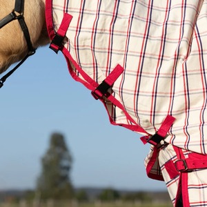 Couverture d'écurie pour cheval en polyester, facile à utiliser, couverture d'hiver confortable pour cheval, couverture équestre personnalisable avec logo, toutes tailles disponibles. - Product Image 4