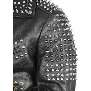 แจ็คเก็ตหนังประดับหมุดผู้ชาย สีดำ สไตล์ร็อค พังก์ กอธิค พรีเมียม พร้อมหมุดตกแต่ง รุ่น 2026 - Product Image 4