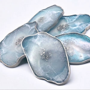 Juego de 4 posavasos de resina personalizables - Diseño de piedra para decoración de mesas de cerveza, té y café, tapetes y almohadillas de la India en oferta - Product Image 1