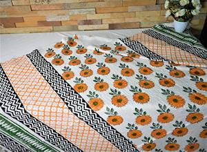 Plaid en coton biologique fait main, motif imprimé, pompons, léger, tricoté/tissé, design moderne, toutes saisons, pour voyage - Product Image 5