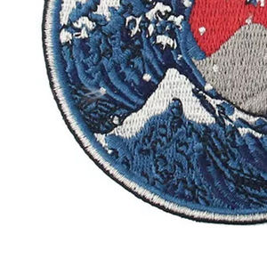 Écussons brodés en tissu sergé léger de qualité supérieure, conception personnalisée, prix d'usine pour l'utilisation sur les chapeaux, service OEM - Product Image 2