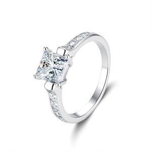 Anillo de compromiso solitario de diamante cultivado en laboratorio con corte princesa de lujo, plata de ley, joyería fina clásica, regalo para mujer - Product Image 5