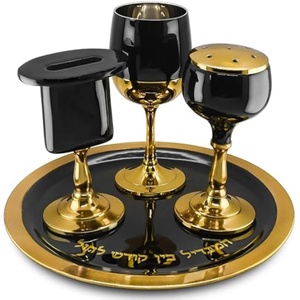 Ensemble Havdalah moderne : Gobelet Kiddush, plateau large, porte-bougie Havdalah, boîte à épices Besamim, ensemble pour la fin du Shabbat, noir et or - Product Image 1