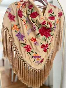 Pañuelo Cuadrado Negro Ucraniano Pavlovo Posad con Estampado Floral Rojo, Flecos y Borlas, Pañuelo Tradicional Folclórico para Mujer, Variedad - Product Image 3