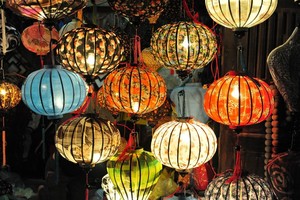 Linterna de seda plegable colorida hecha a mano en Vietnam, perfecta para la decoración del hogar, fiesta de boda y celebración de Año Nuevo vietnamita - Product Image 4