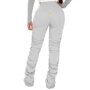 Pantalones de chándal de felpa francesa de algodón grueso, personalizados para mujer, con logo impreso en relieve, de fabricante. - Product Image 2