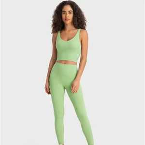 Ensemble de yoga pour femmes, couleurs unies simples, respirant, vêtements de sport et de fitness, ensemble 2 pièces pour le sport et la course à pied. - Product Image 5