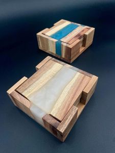 Ensemble de sous-verres carrés en bois et résine écologiques avec finition naturelle, antidérapants, design moderne, faits à la main, épaisseur 8 mm - Product Image 3