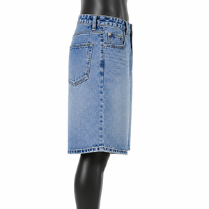 Shorts en jean pour homme avec logo personnalisé, coupe ample, 100% coton biologique, style streetwear, écologiques, longueur genou - Product Image 3