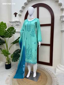 Conjunto de pantalón largo y recto de rayón de alta calidad con intrincado trabajo de hilo, y dupatta a juego con efecto degradado, de exportador indio. - Product Image 4