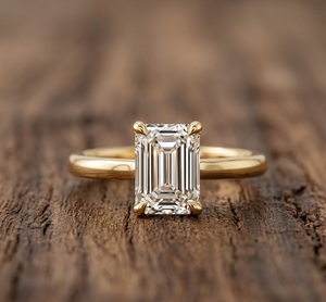 Bague de fiançailles VBSR-211 en or jaune 14 carats avec diamant CVD de laboratoire taille émeraude 2 carats, couleur E, clarté VVS2, personnalisation élégante - Product Image 1
