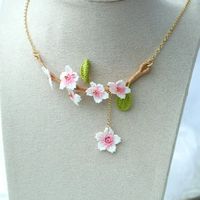 Ensemble de bijoux au crochet : Collier, Bracelet, Boucles d'oreilles et Bague à micro-crochets, motif fleur de cerisier Sakura, mini-bracelet au crochet, cadeau de mariage