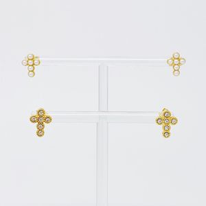 Anelli alla Moda con Croce Delicata, Orecchini Eleganti - Product Image 3