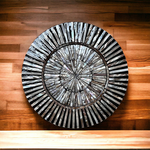 Assiette de présentation en métal au design élégant avec finition mosaïque, idéale pour la maison et les restaurants haut de gamme, à prix raisonnable, en provenance d'Inde. - Product Image 3