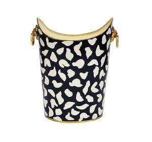 Cubo de Basura Metálico de Lujo con Patrón Blanco y Negro y Acabado Dorado, Perfecto para Escritorio, Habitación y Baño - Product Image 3