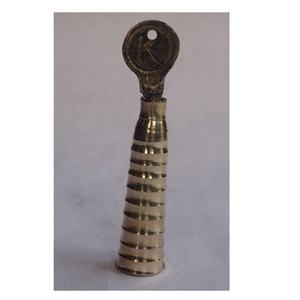 กระจกมือถือแบบดั้งเดิมทำจากทองเหลือง งานฝีมือขัดเงา ศิลปะพื้นบ้าน ขนาด 6 ซม. พกพาสะดวก ตกแต่งตา ดีไซน์โบราณ - Product Image 1