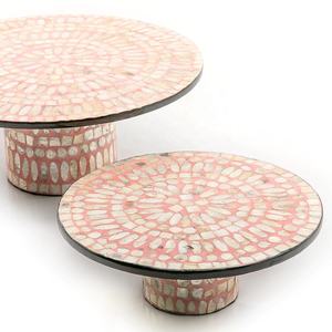 Support à gâteau moderne minimaliste en nacre, plateau rond en coquillages roses, service élégant pour le thé de l'après-midi - Product Image 2