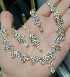 Nueva Colección de Joyería de Diseño, Conjuntos de Collar y Aretes de Cristal, Regalo de Compromiso, Diseños y Colores Personalizados - Product Image 3