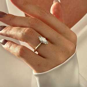 Anillo de Compromiso con Diamante Cultivado en Laboratorio de 1.5 Quilates, Corte Marquesa, Dos Tonos, Anillo Solitario con Incrustaciones Bajas, Certificado IGI - Product Image 2