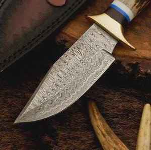 Cuchillo de punta caída hecho a mano con acero de Damasco, mango de cuerno y funda de cuero para caza - Product Image 4