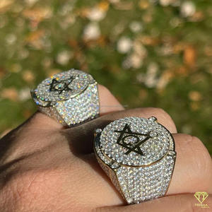 Bague maçonnique en moissanite pour homme, or blanc, symbole carré et boussole, luxe, hip-hop, design affirmé - Product Image 2