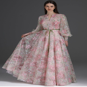 Base rose pâle douce avec broderie florale multi-tons dans des nuances de rose et de vert sauge, disponible à prix de gros. - Product Image 1