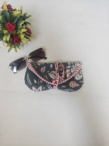 Printed Quilted <b>Sunglasses</b> <b>Case</b> with Striped Handles Soft Fashionable Eyewear Pouch Rectangle <b>for</b> Women - Product Image 2