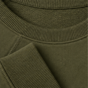 Sudadera Personalizada Verde Oliva para Hombre, Cuello Redondo, Corte Moderno y Compacto, Tejido de Algodón Orgánico French Terry MCRW-0007 - Product Image 6